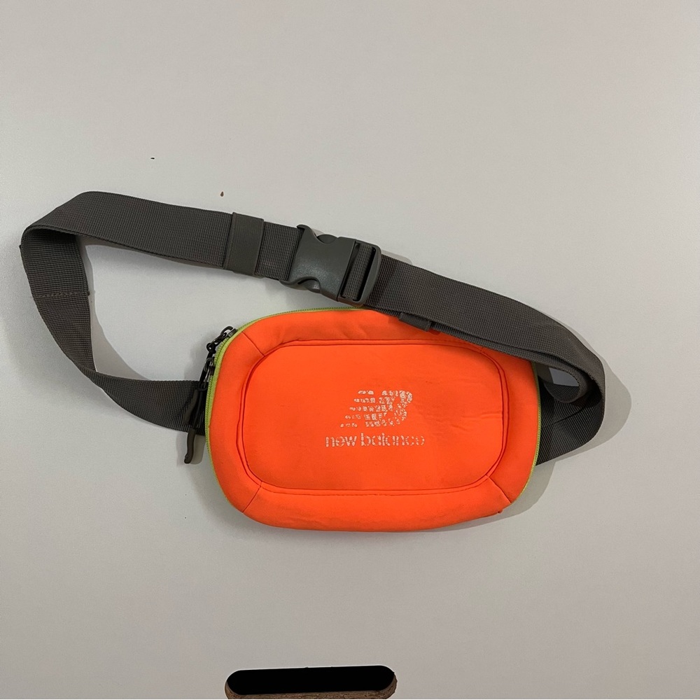 New Balance Waist Bag/Fanny Pack - Picture 1 of 5